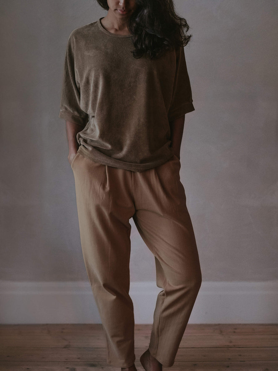 The Simple Folk The Cozy Trouser Fleece Tapered Sweatpants In Camel Size US  14